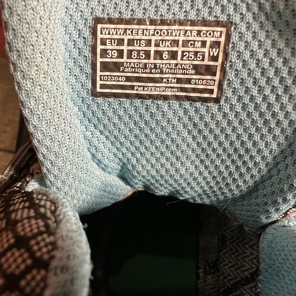 Keen Waterproof Hiking Boot- 8.5 - Picture 7 of 9